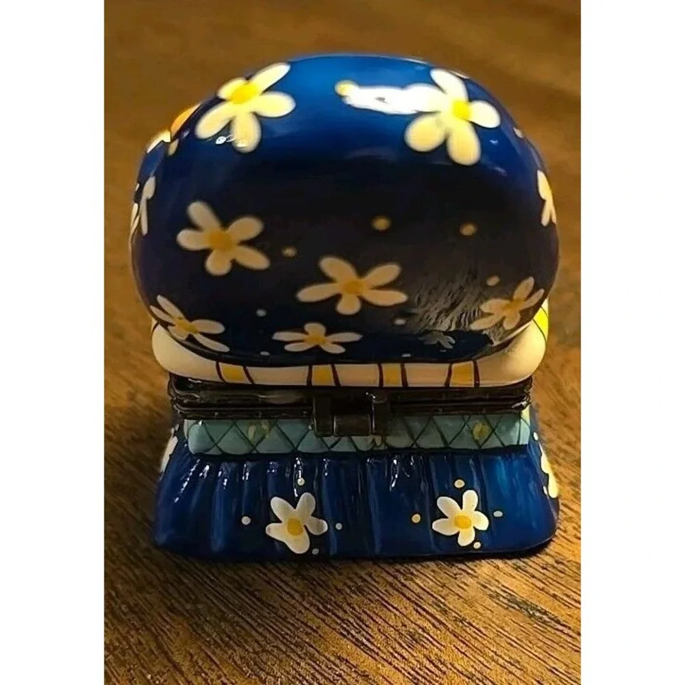 Trinket Box Pill Collectible‎ Porcelain Blue Floral armchair Vintage Rare
